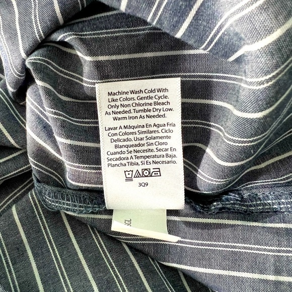 Wonder Nation Junior’s Grey and White stripes button front blouse, Size XXL (18) - Picture 6 of 8